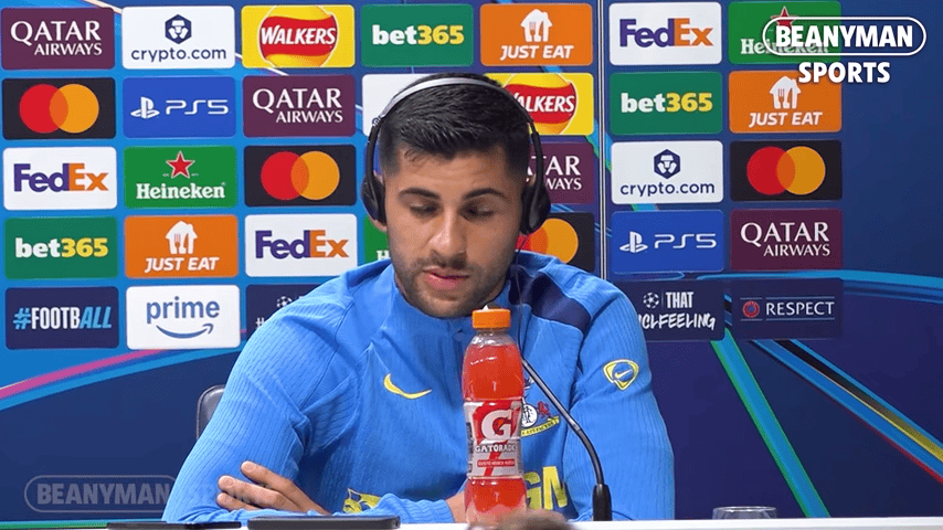 传球练习中, 必也很特别